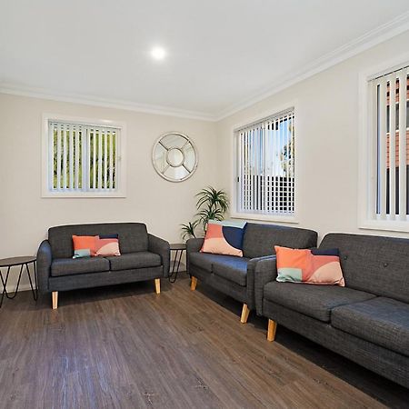 Newcastle Short Stay Accommodation - Birmingham Garden Townhouses מראה חיצוני תמונה