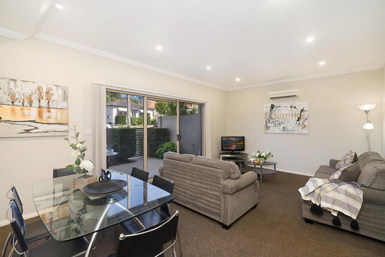 Newcastle Short Stay Accommodation - Birmingham Garden Townhouses מראה חיצוני תמונה
