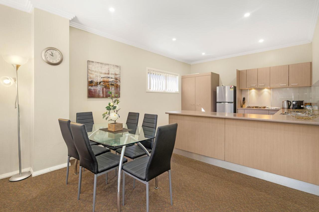 Newcastle Short Stay Accommodation - Birmingham Garden Townhouses מראה חיצוני תמונה