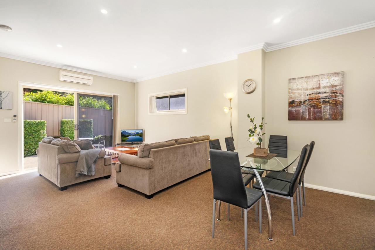 Newcastle Short Stay Accommodation - Birmingham Garden Townhouses מראה חיצוני תמונה