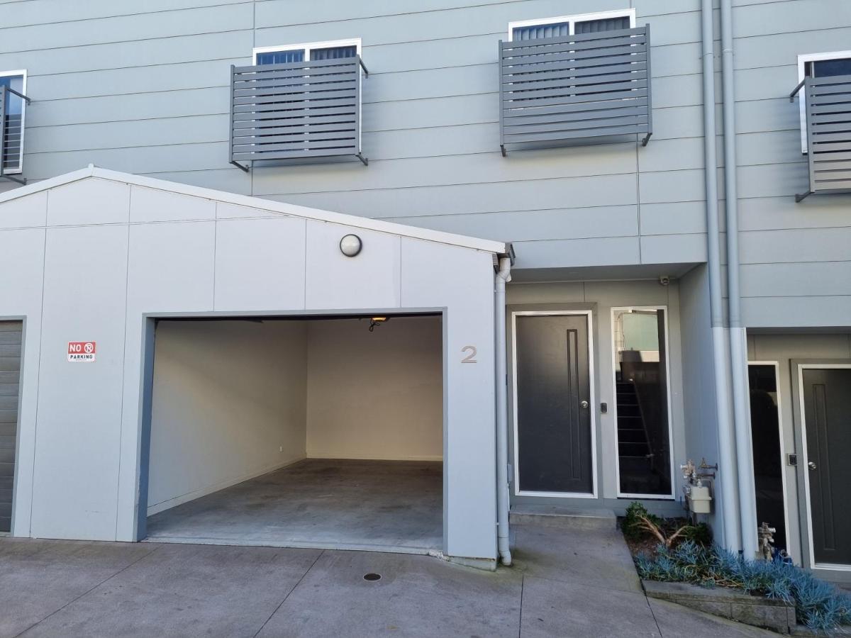 Newcastle Short Stay Accommodation - Birmingham Garden Townhouses מראה חיצוני תמונה