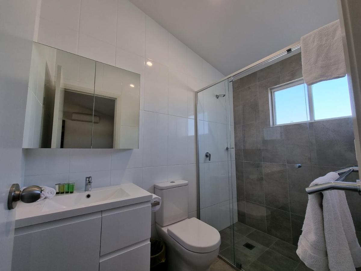 Newcastle Short Stay Accommodation - Birmingham Garden Townhouses מראה חיצוני תמונה