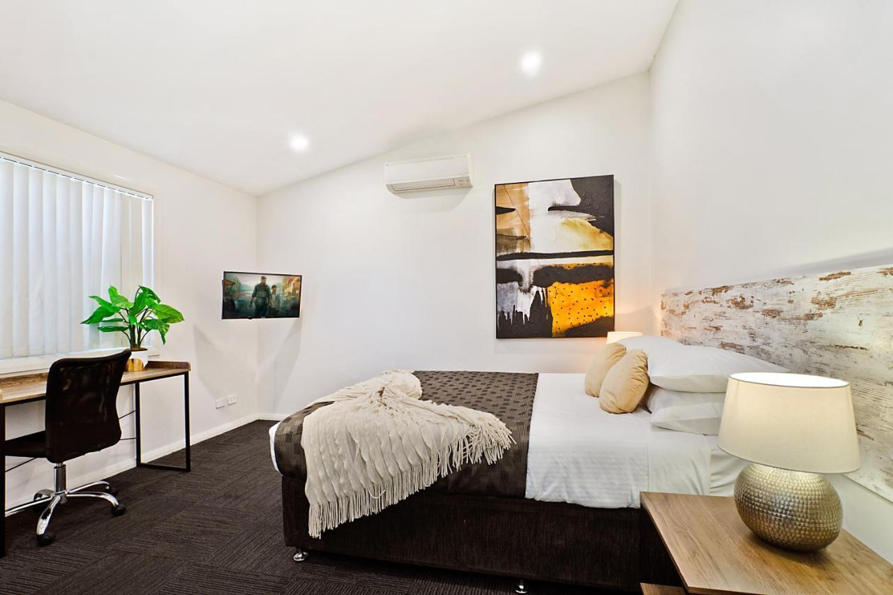 Newcastle Short Stay Accommodation - Birmingham Garden Townhouses מראה חיצוני תמונה