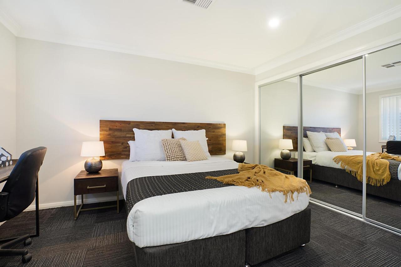 Newcastle Short Stay Accommodation - Birmingham Garden Townhouses מראה חיצוני תמונה