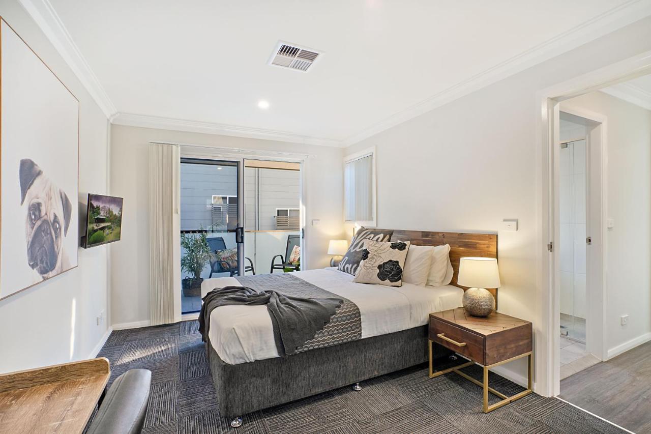 Newcastle Short Stay Accommodation - Birmingham Garden Townhouses מראה חיצוני תמונה