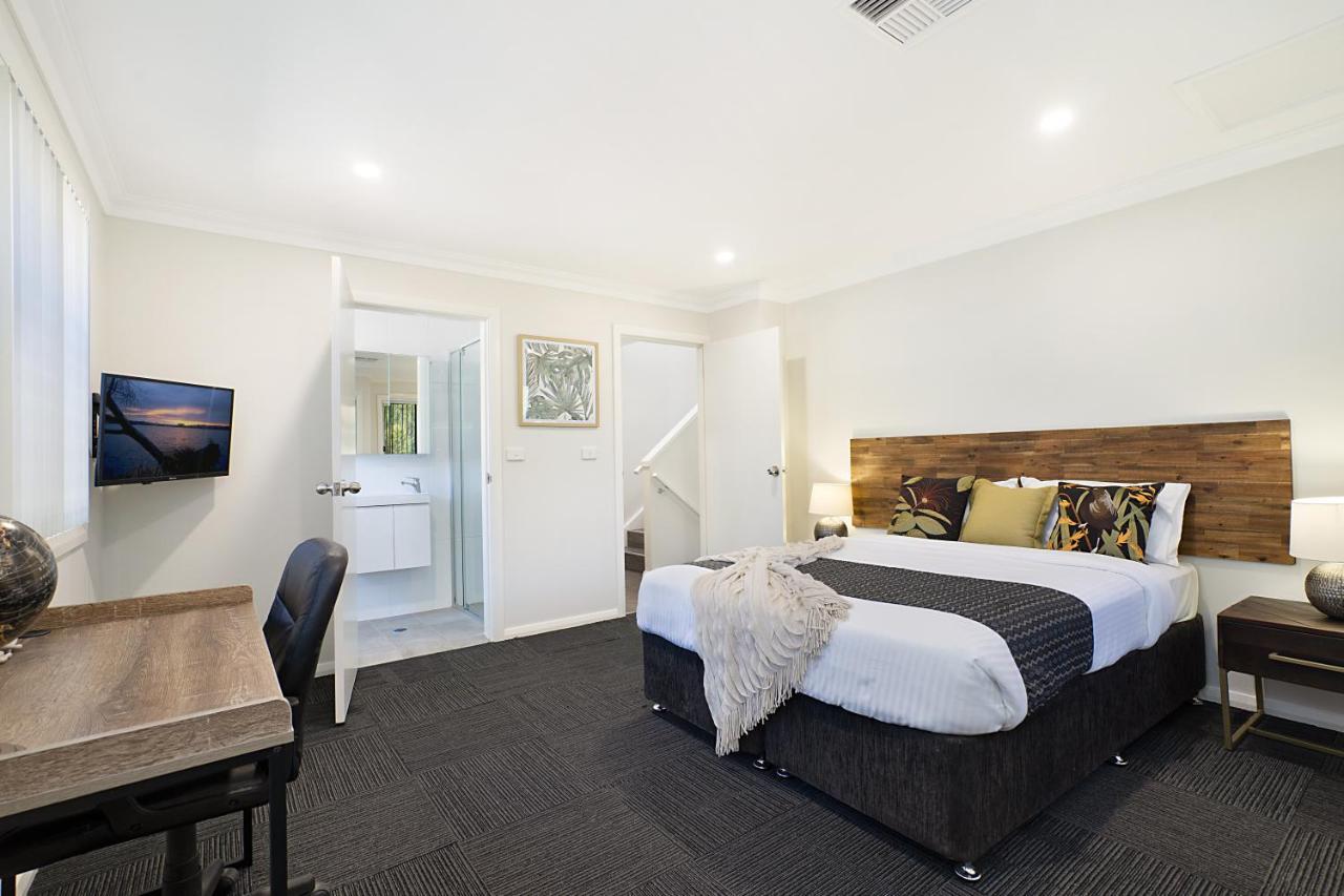 Newcastle Short Stay Accommodation - Birmingham Garden Townhouses מראה חיצוני תמונה