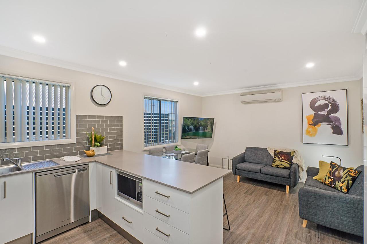 Newcastle Short Stay Accommodation - Birmingham Garden Townhouses מראה חיצוני תמונה