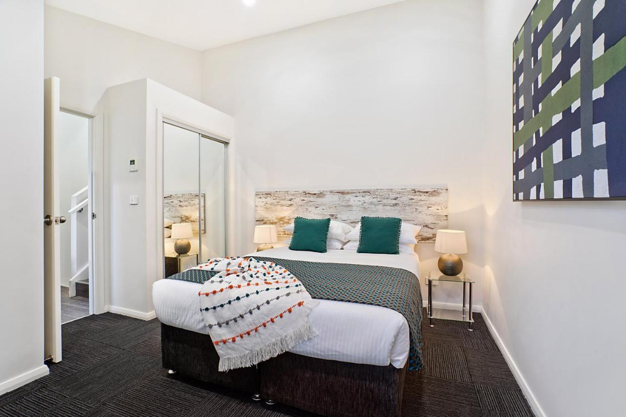 Newcastle Short Stay Accommodation - Birmingham Garden Townhouses מראה חיצוני תמונה