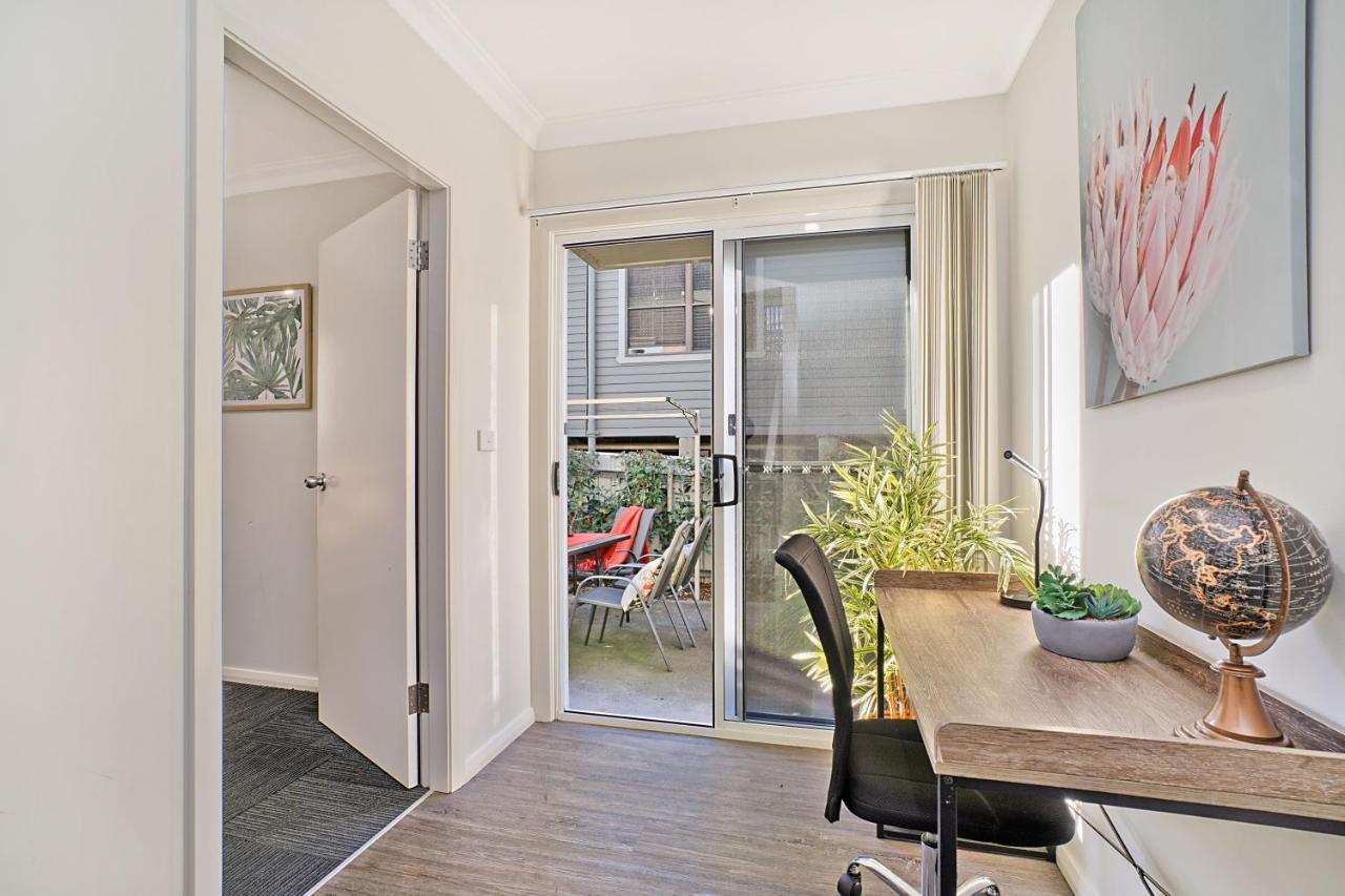 Newcastle Short Stay Accommodation - Birmingham Garden Townhouses מראה חיצוני תמונה