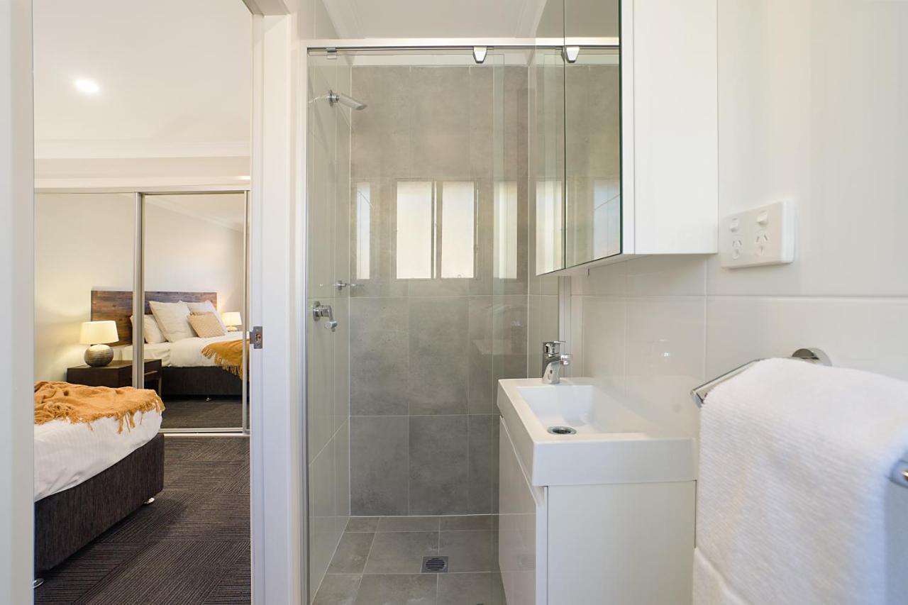 Newcastle Short Stay Accommodation - Birmingham Garden Townhouses מראה חיצוני תמונה