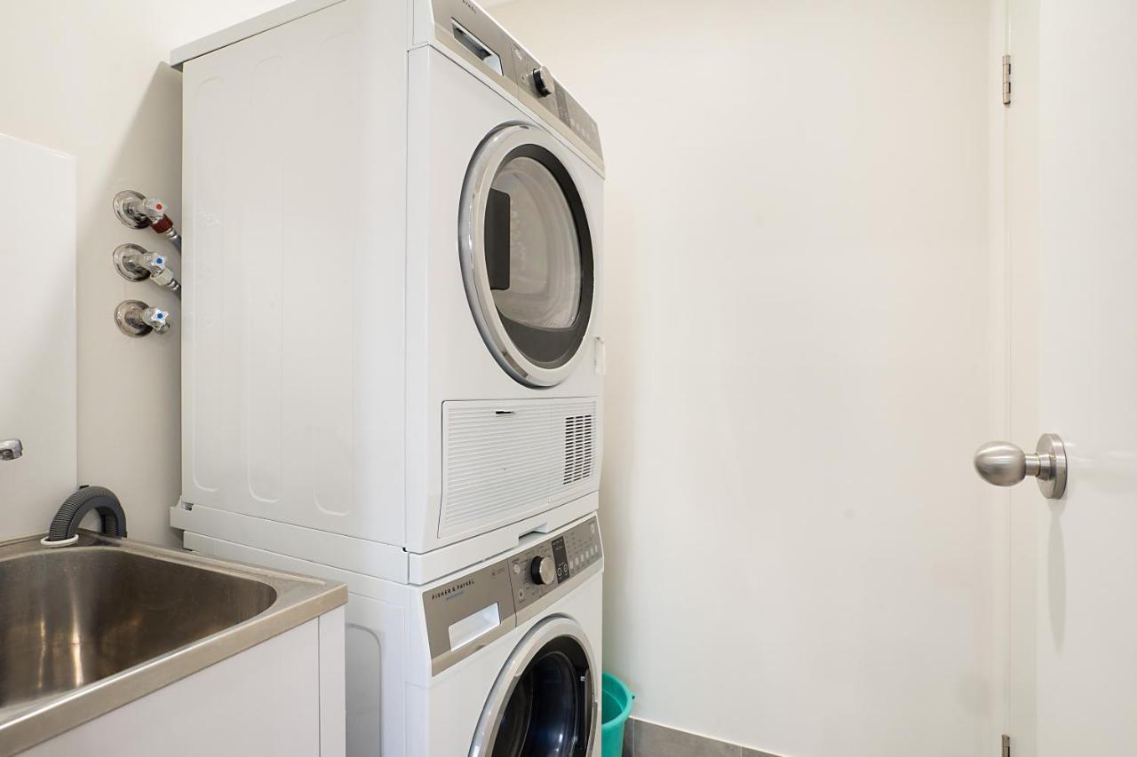 Newcastle Short Stay Accommodation - Birmingham Garden Townhouses מראה חיצוני תמונה