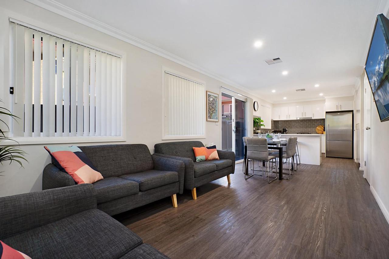 Newcastle Short Stay Accommodation - Birmingham Garden Townhouses מראה חיצוני תמונה